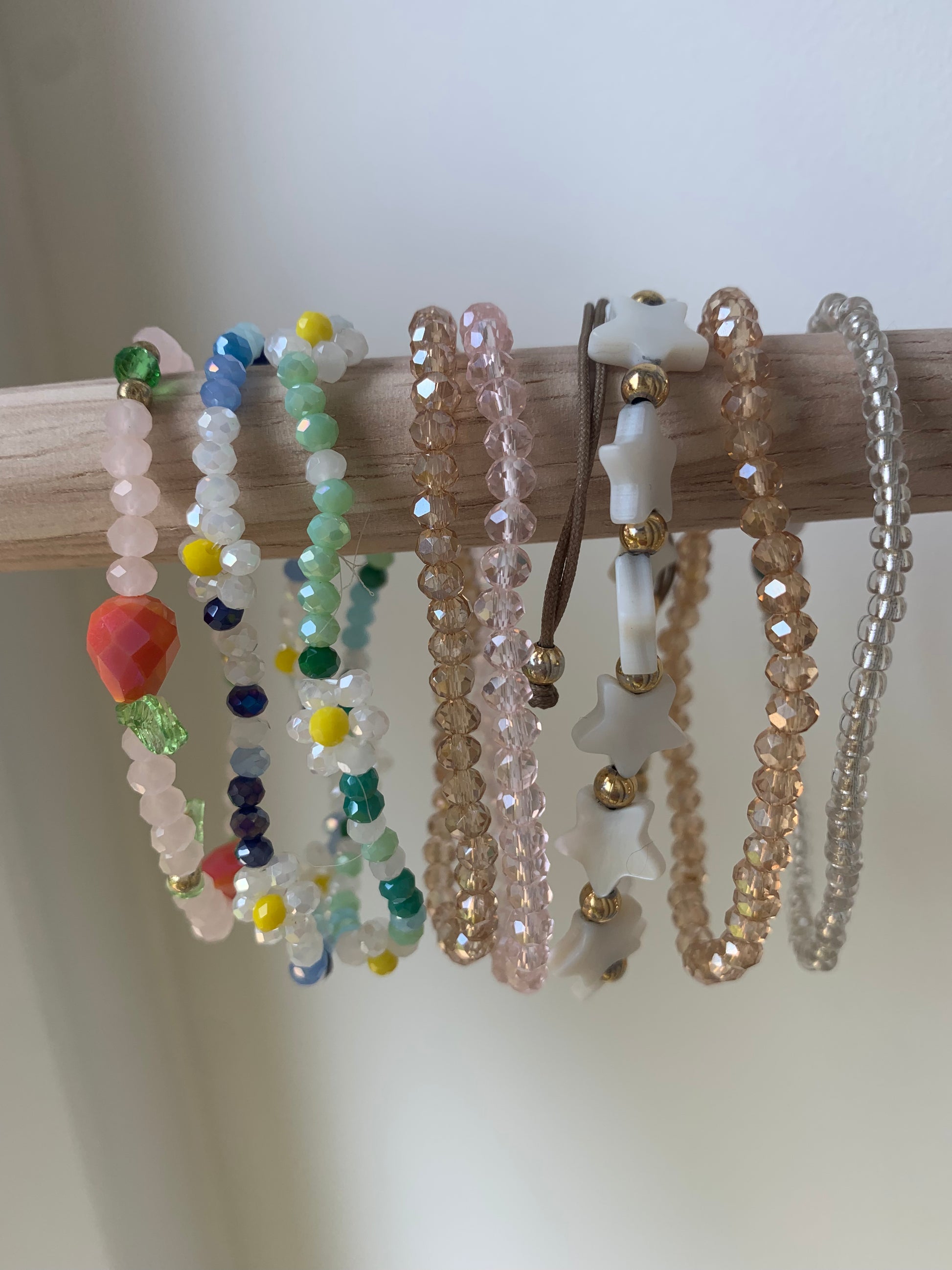 &nbsp;Sparkle Bracelet £3.50  Gorgeous Elasticated Sparkle Bracelet available in Rose, Champagne, Blue Flower, Green Flower, Apricot Flower, Peach Fruit and Leaf Bead  Perfect for layering