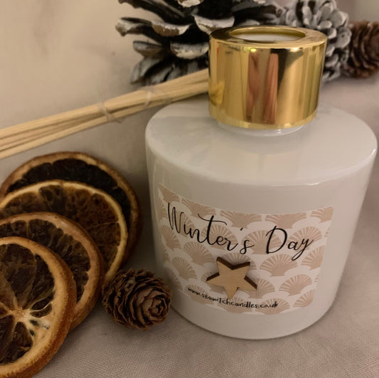 Winters Day scented diffuser hand made in Mousehole, Cornwall by Seawitch Candles. Snowy day, warming, Comforting scent. Shop diffusers, Shop local, Shop independent.